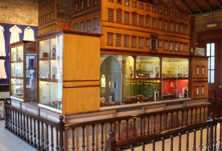 Museum of Childhood: At Home in a Doll House